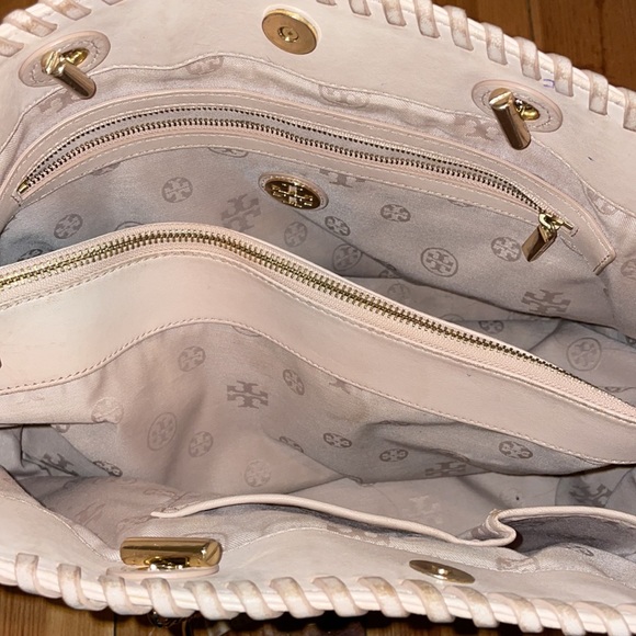 Tory Burch Beige Quilted Leather Marion Tote - Picture 12 of 16